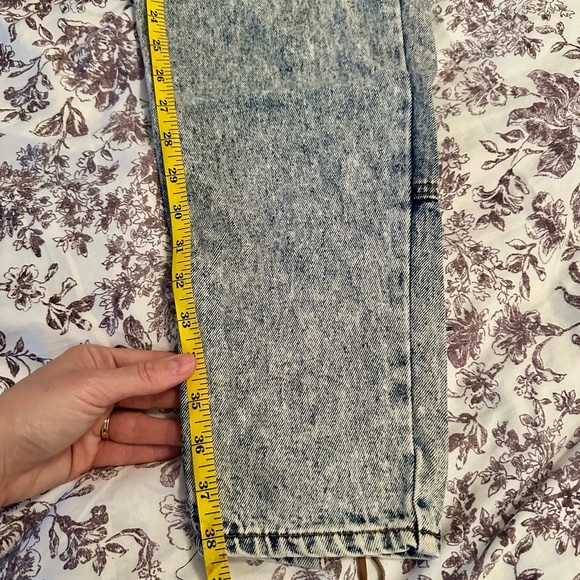 Vintage London London High-Waisted Acid Wash Jeans - Picture 4 of 16
